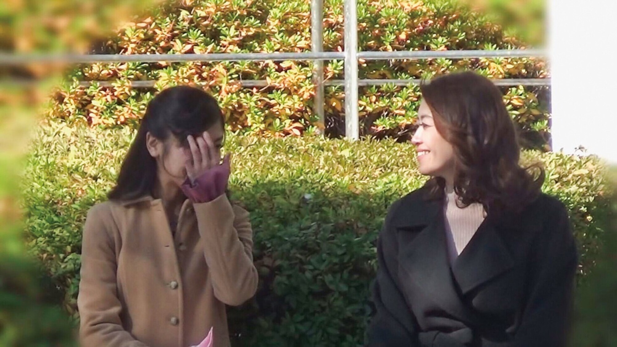 「ねぇワタシとレズしてみない！？キレイなおねえさんが街で暇そうにしている女の子をレズナンパ！その場でお持ち帰り濃厚レズプレイで素人女子を堕とす！！」のサムネイル