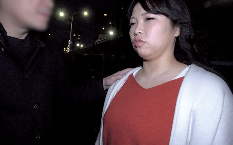 「【素人ナンパ】酔った巨乳人妻を口説いて中出し！欲求不満な熟女奥さんとの濃厚SEX」のサンプル画像1枚目