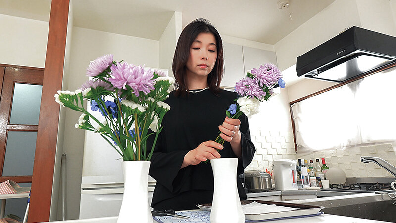 「加藤ツバキ｜未亡人義母が義息子と3Pで禁断の近親相姦に溺れる夜」のサンプル画像3枚目