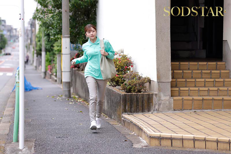 「【青空ひかり】訪問サポートお姉さんが優しく性処理してくれる熟女介護プレイ」のサンプル画像1枚目