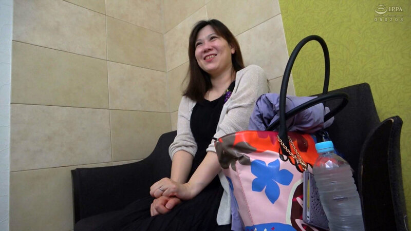 「熟女キャバ嬢・久宝ななえが中出し初体験！好奇心旺盛な素人風俗嬢の本気SEX」のサンプル画像1枚目