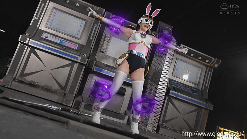 「美澄玲衣が女戦士ホワイトバニーに変身！サイバー戦隊で繰り広げる実験シーンが話題の特撮作品」のサンプル画像5枚目