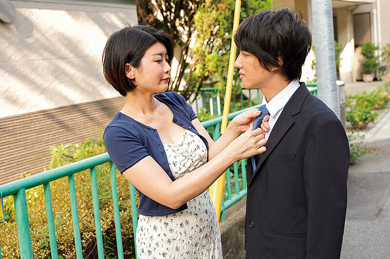 「【推川ゆうり】巨乳熟女お母さんの禁断の近親相姦！息子への愛情が止まらない巨尻ママ」のサンプル画像19枚目