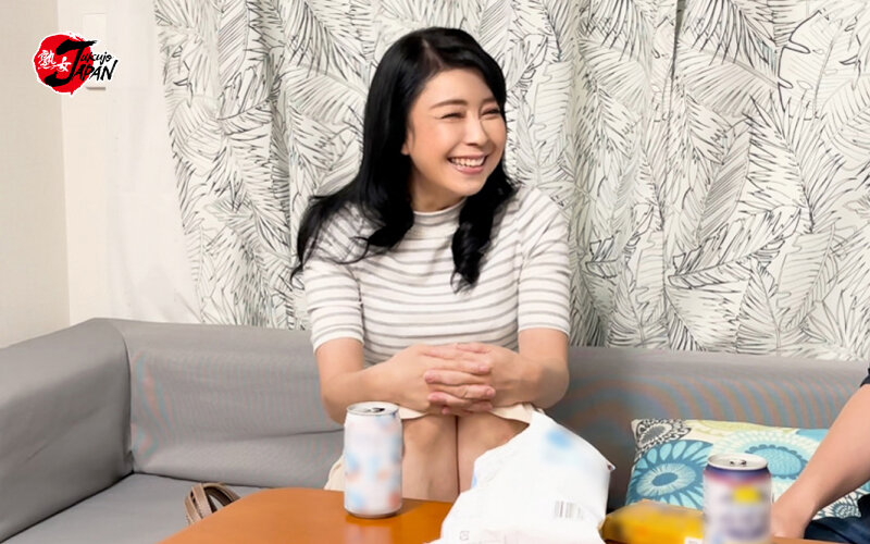 「【素人人妻】イケメンに連れ込まれた熟女が中出しされる盗撮映像～禁断の不倫セックス～」のサンプル画像7枚目