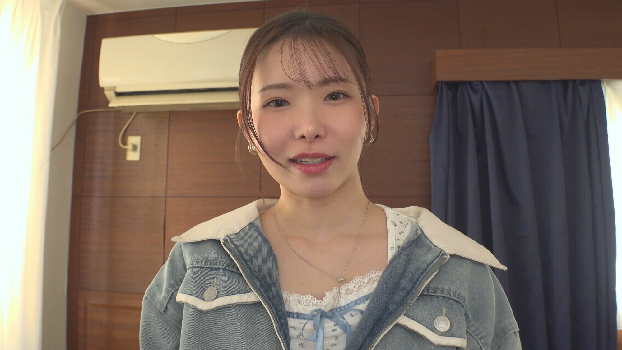 「【素人】スレンダー美少女女子大生が顔面騎乗クンニで連続アクメ絶頂！敏感ボディに中出しフィニッシュ」のサムネイル