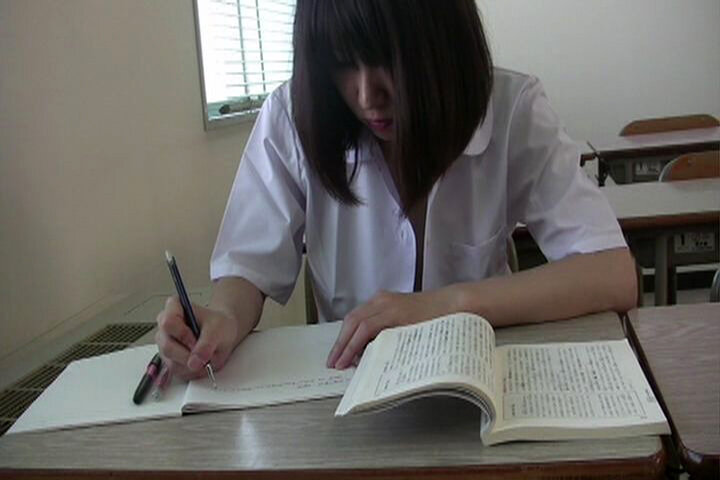 「【素人人妻】熟女の着替えを盗撮・のぞき映像が流出！主婦の無防備な姿をチラ見せ【秘蔵動画】」のサンプル画像10枚目