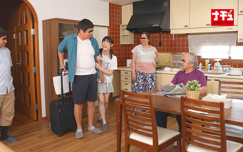 「【貧乳・小柄】推し活姪っ子に帰省中イタズラし続けて我慢できず中出ししてしまった動画」のサンプル画像2枚目