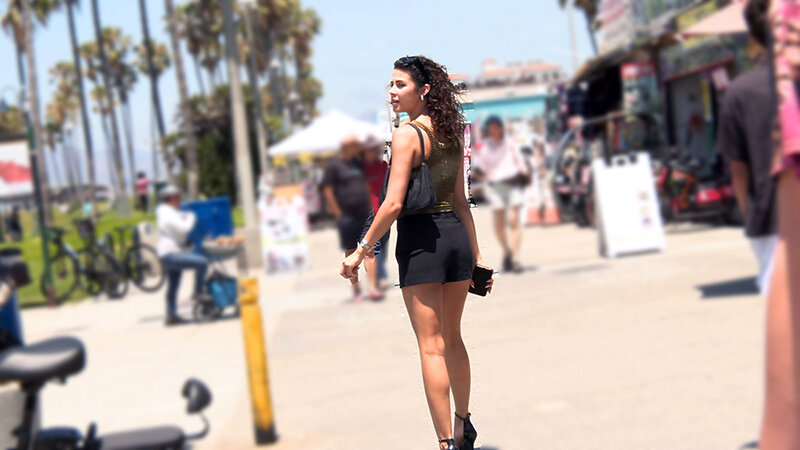 「【素人ナンパ】ベニスビーチで出会った巨乳ラテン美女と情熱セックス|白人美脚ギャルとの濃厚プレイ」のサンプル画像4枚目