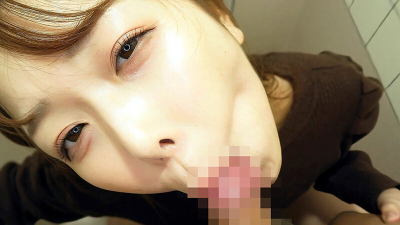 「【素人】街で出会ったお姉さんに手コキ・フェラでこっそり口内発射させてもらった体験談」のサンプル画像2枚目