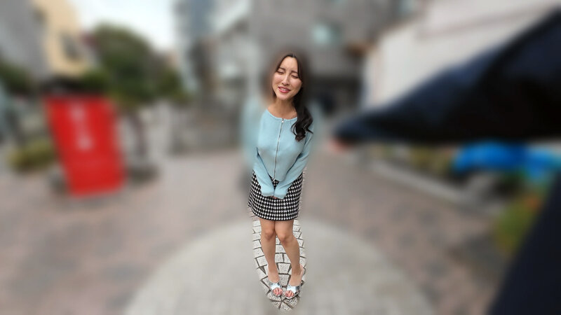 「【森沢かな】羞恥露出プレイで絶頂アクメ連発！巨乳熟女が中出し3連発で乱れ狂う」のサンプル画像1枚目