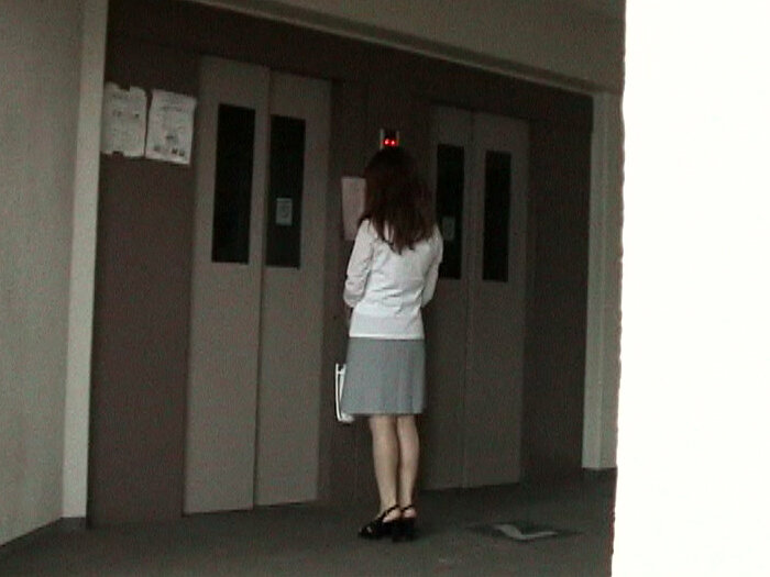 「【素人盗撮】本物女性宅侵入ボディカメラで下着物色体験！リアル潜入フェチ映像第2弾」のサンプル画像5枚目