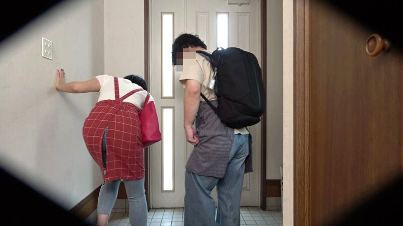 「【人妻】28歳妻がバイト君に寝取られた盗撮映像を中出しAVとして発売【NTR】」のサンプル画像3枚目