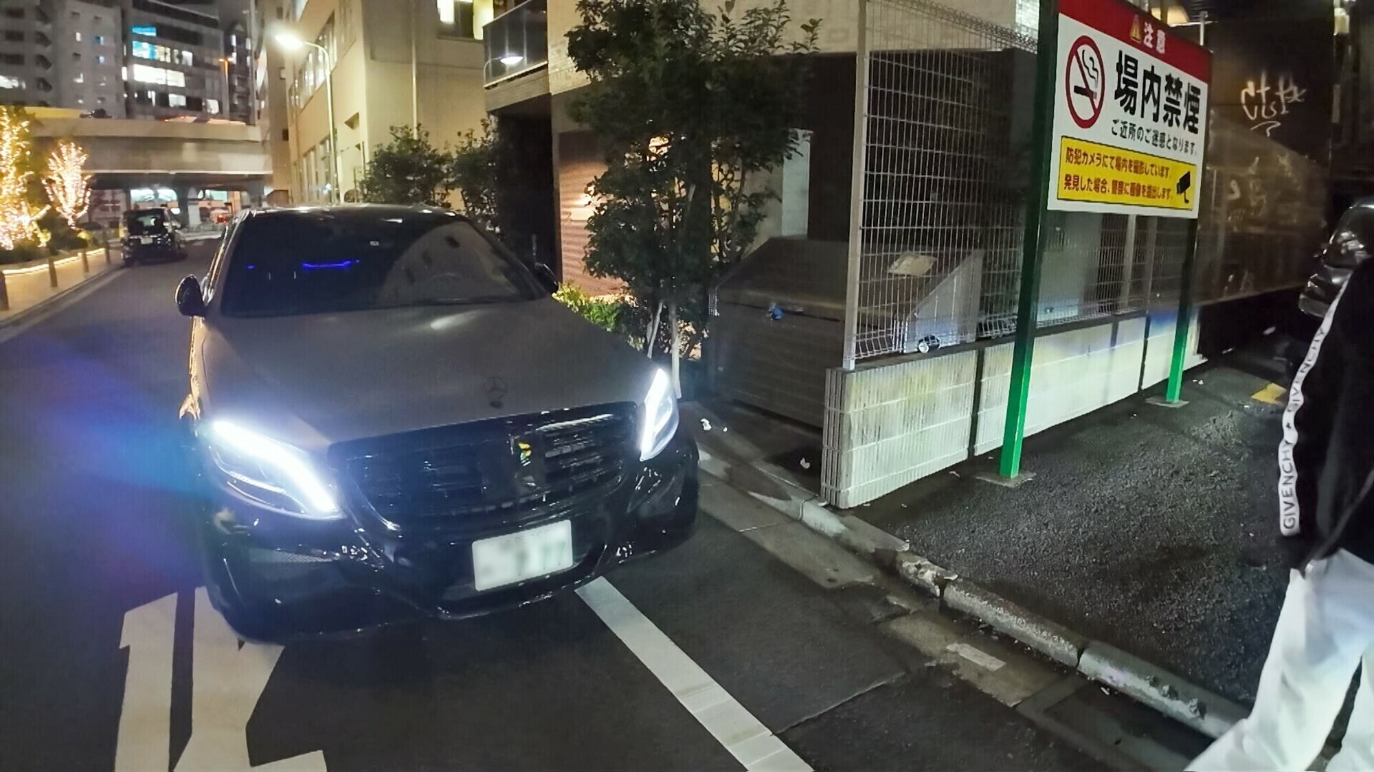 「【素人ギャル】ギャラ飲み乱交パーティーに潜入！噂のSEX上納システムの実態を暴く濃密映像」のサムネイル