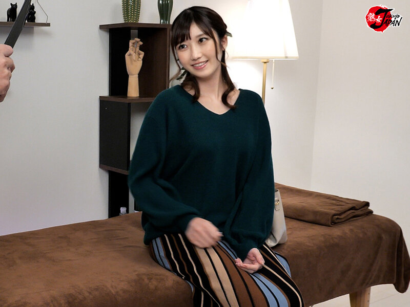 「【素人人妻】隠し撮り映像流出！完全個室エステで熟女妻が中出しされる一部始終【盗撮】」のサンプル画像3枚目