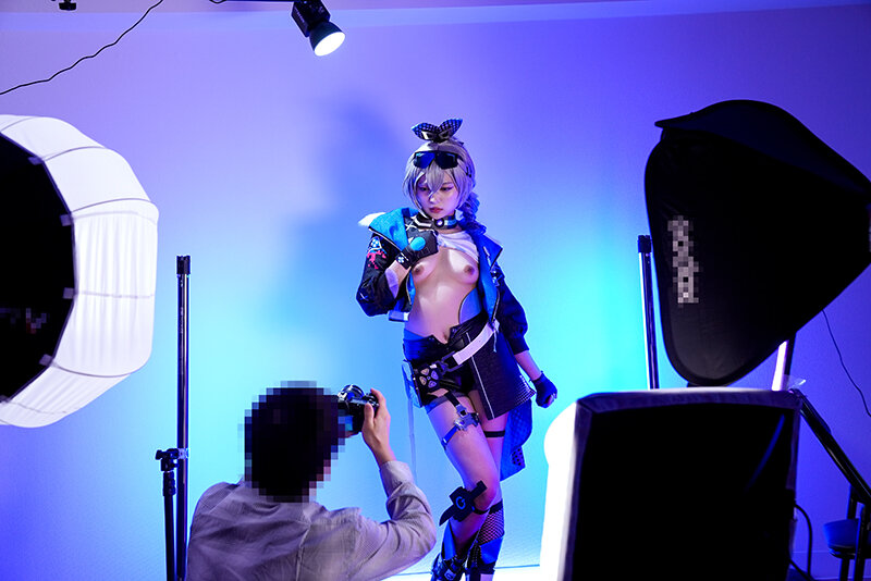 「上京アイドル候補生の美少女素人がコスプレ撮影会で中出しされる衝撃映像」のサンプル画像4枚目