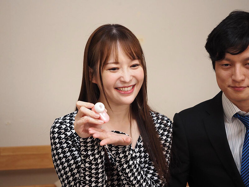 「巨乳痴女・天馬ゆいが電マとバイブで潮吹きオナニー!激しく乱れる姿に興奮必至」のサンプル画像9枚目