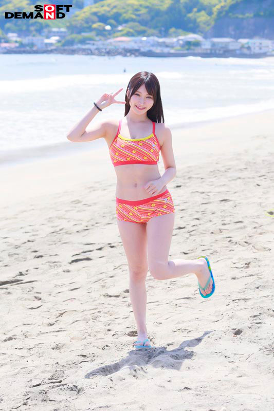 「【素人女子大生】ライフセーバー講習で人工呼吸体験【企画ナンパ】海辺の恥じらい美女4名収録」のサンプル画像11枚目