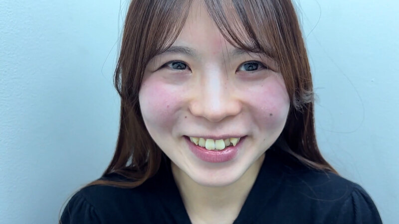 「【素人ナンパ】お姉さん系美女ゆうかちゃんに街角で声かけ!製造業事務OLのくすぐり体験動画」のサンプル画像4枚目