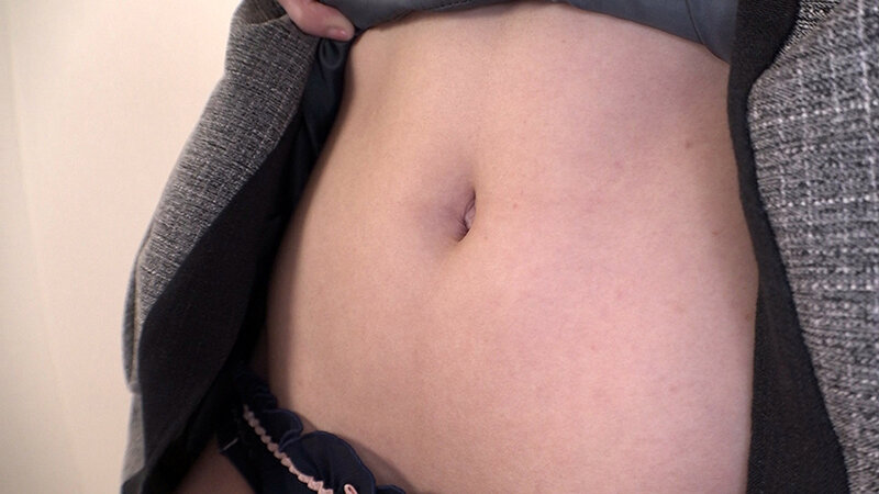 「【素人】女子13人のへそ観察レポート|フェチ好き必見のへそ穴じっくり鑑賞映像」のサンプル画像9枚目