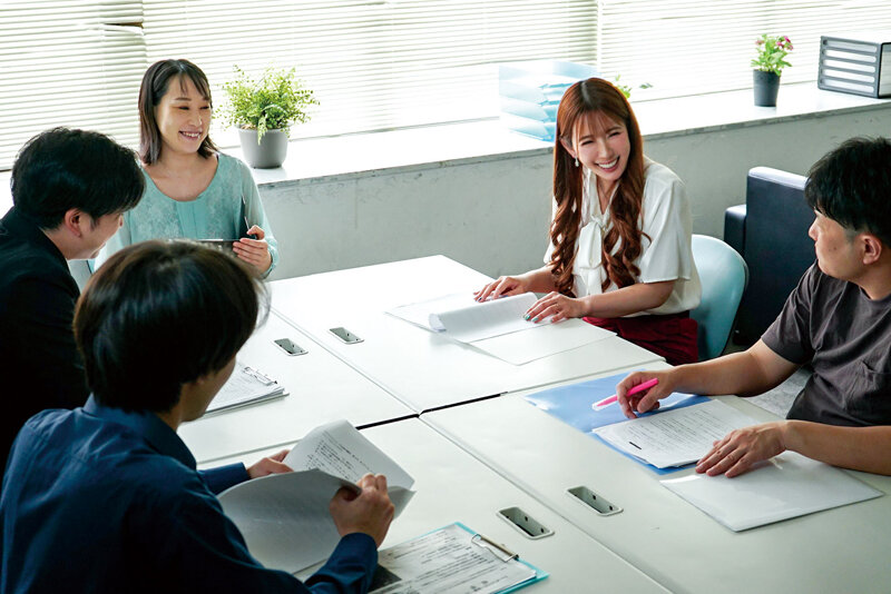 「波多野結衣が人妻PTA会長役で魅せる背徳NTR不倫ドラマ｜デカチン相手に寝取られる衝撃展開」のサンプル画像2枚目