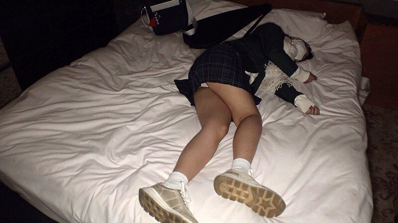 「素人小柄美女の制服コスプレで中出しハメ撮り｜プライベート盗撮風映像」のサンプル画像10枚目