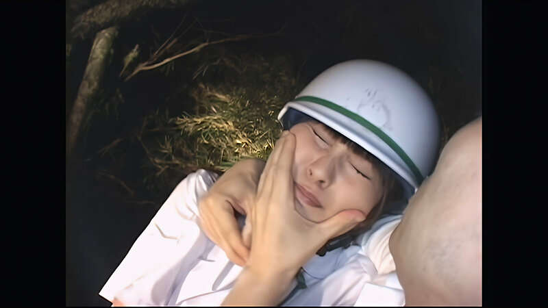 「小柄な制服美少女が野外露出プレイで恥じらい中出しされる田舎の青春記録」のサンプル画像6枚目