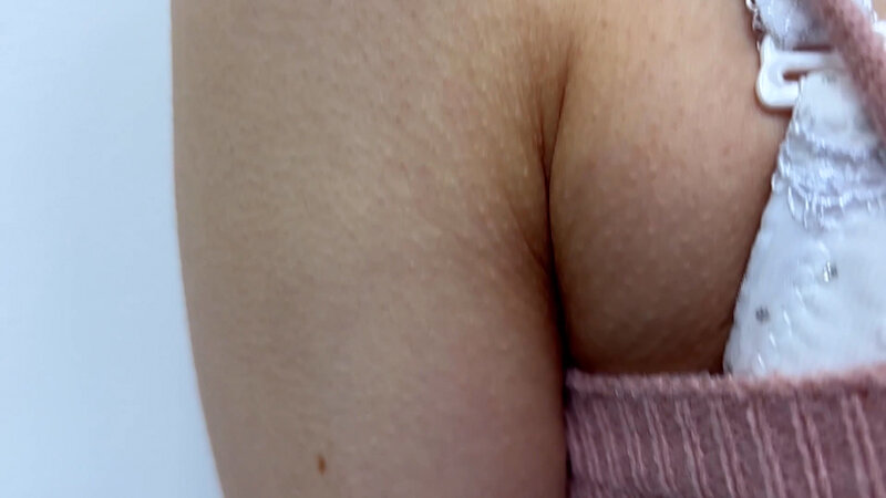 「素人お姉さんナンパ企画！食品工場事務員みりなちゃんが街中でM男にワキ舐め許可する神対応」のサンプル画像9枚目