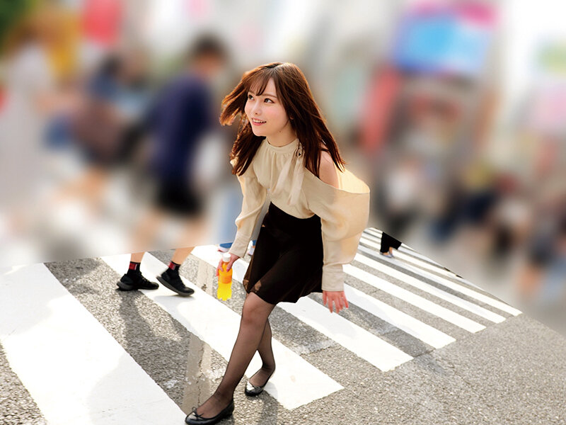 「【素人OL】黒パンスト美脚の巨乳キャリアウーマンが野外羞恥プレイで絶頂！最後は中出し」のサンプル画像2枚目