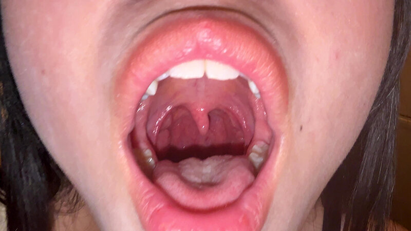 「【七藤優亜】超長舌お姉さんの開口器観察プレイ｜素人個人撮影で魅せる濃厚舌技」のサンプル画像4枚目