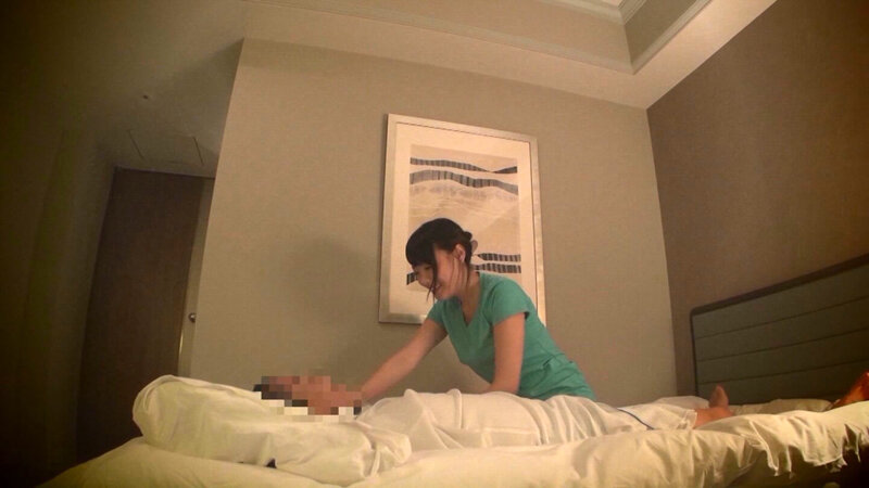 「浜崎真緒 巨乳人妻マッサージ師が密室で中出し不倫！盗撮されたアクメの全記録」のサンプル画像1枚目