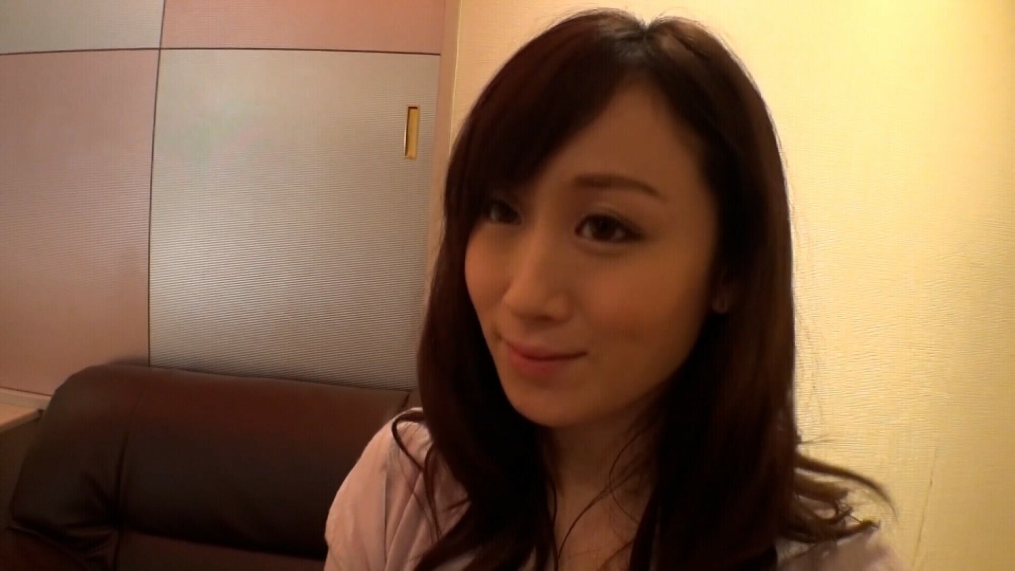 「SNSで知り合った欲求不満の人妻さんが初対面でラブホにインして変態ファックにイキ狂う！」のサムネイル