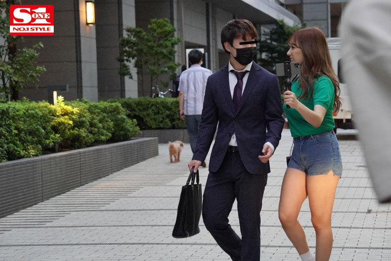 「小宵こなんが逆ナンで魅せる巨乳パイズリ＆騎乗位フェラテク！素人を虜にする痴女プレイ」のサンプル画像2枚目