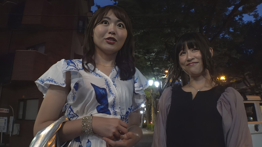 「【熟女】E★人妻DX ひかる＆りりの濃厚プレイ動画｜美熟女2人の魅惑シーン」のサンプル画像1枚目