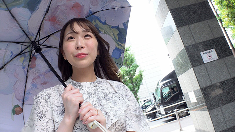 「【素人熟女】ザーメン大好き変態妻せいらが大量ぶっかけ・顔射・ごっくんに挑戦する3P体験」のサンプル画像1枚目