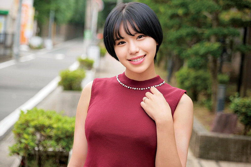 「【素人人妻】さら・みお 童貞君に母性たっぷり筆下ろし中出しSEX ナンパ企画で優しく包茎洗い」のサンプル画像1枚目