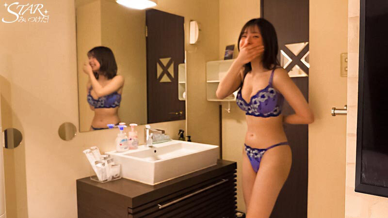 「小笠原菜乃 AVデビュー前の秘蔵映像！Iカップ巨乳素人女子大生の貴重なお宝映像を完全公開」のサンプル画像8枚目