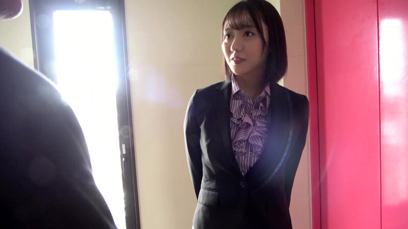 「梓まりの 競泳水着NTR 美脚美女がパイズリ&潮吹きで何度もイカされる濃厚不倫SEX」のサンプル画像1枚目