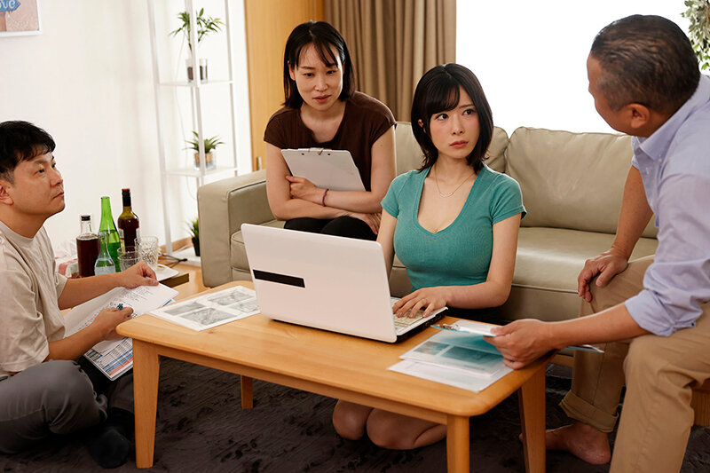 「辻井ほのか 巨乳痴女妻が酒で豹変!禁断のNTR寝取られ3P・4Pで見境なく乱れる」のサンプル画像4枚目