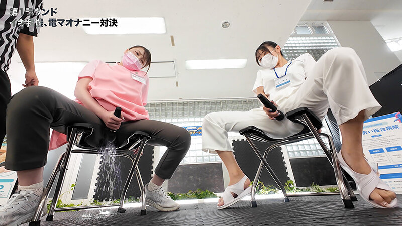 「【小野寺唯・小園ひとみ】ナースがイキ我慢挑戦!電マ&バイブ責めで潮吹きアクメ【レズビアン】」のサンプル画像2枚目