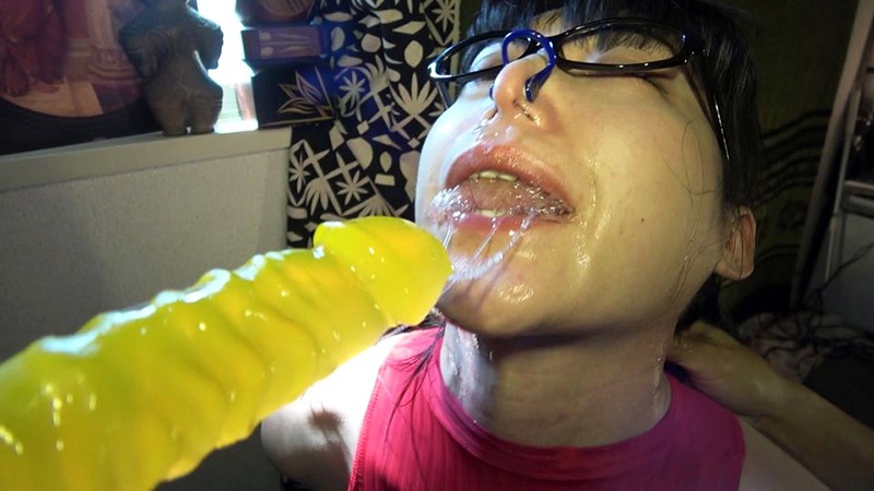 「広瀬ちひろのイラマチオ調教動画｜過激なゲロプレイに悶えるマゾ女優の本気映像」のサンプル画像15枚目