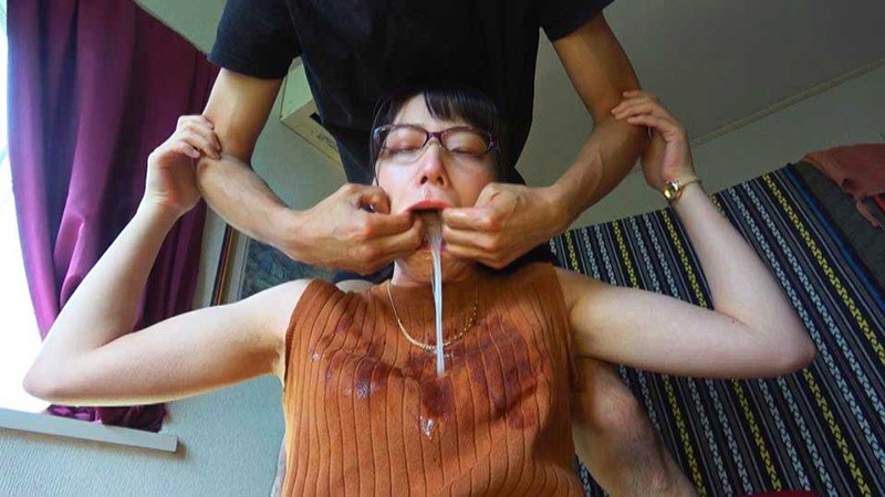 「広瀬ちひろのイラマチオ調教動画｜過激なゲロプレイに悶えるマゾ女優の本気映像」のサンプル画像3枚目