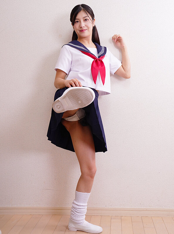 「【平清香】ビジネススーツ熟女の足コキ＆ぶっかけ！美熟女の魅惑の足裏責めに悶絶」のサンプル画像10枚目