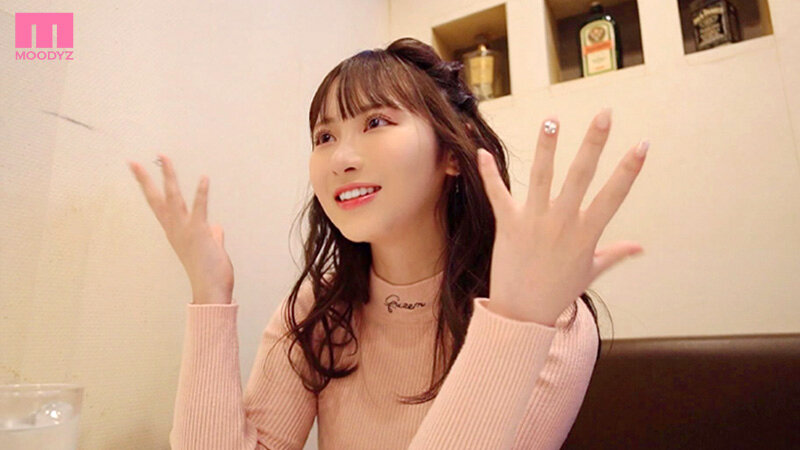 「美少女・小野六花が逆ナンで騎乗位披露!スレンダー美乳ボディの大阪凱旋SEX旅行」のサンプル画像3枚目