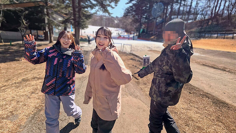 「素人女子大生つむぐ&みのりのスノボ旅行ハメ撮り映像!春休み雪山で3P乱交パーティー」のサンプル画像2枚目