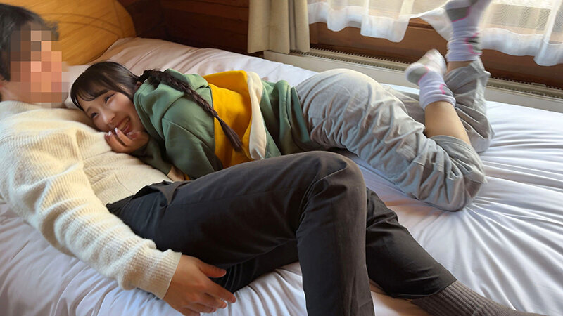 「素人女子大生つむぐ&みのりのスノボ旅行ハメ撮り映像!春休み雪山で3P乱交パーティー」のサンプル画像5枚目