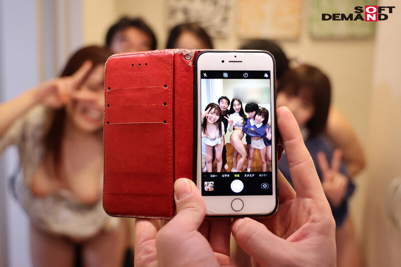 「ひなたいのり・成宮いろは・天野碧が魅せる禁断の家族愛 女子校生と母の3P近親相姦ドキュメント」のサンプル画像2枚目