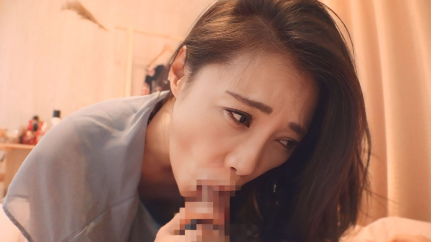 「【熟女】美熟女が魅せる濃厚フェラチオ20連発！口内発射で大量精液を受け止める羞恥プレイ集」のサンプル画像1枚目