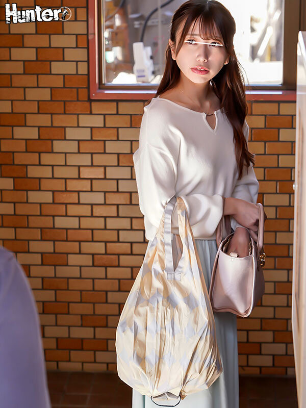 「【人妻・主婦】幼馴染の人妻と再会して中出しセックス！騎乗位とバックで濃厚フェラ抜き」のサンプル画像2枚目