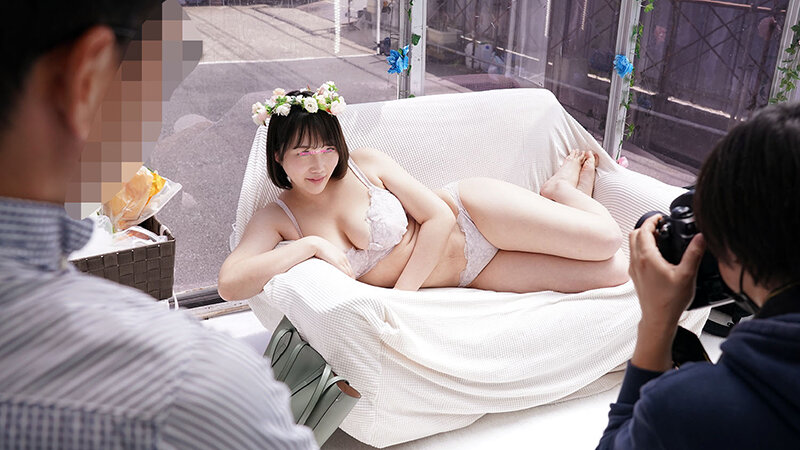 「【素人人妻】巨乳の清楚妻がNTR企画で寝取られ中出し！旦那の前で感じまくる衝撃映像」のサンプル画像2枚目