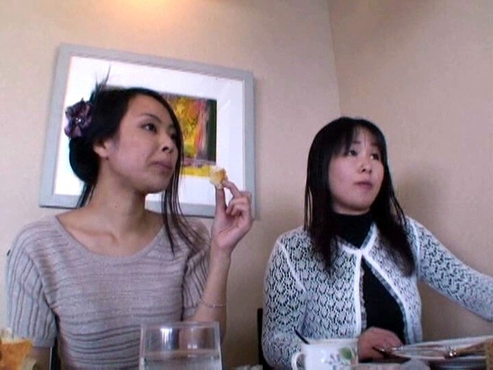 「【人妻・主婦】不倫旅行で乱交に溺れる美人妻の秘密の温泉旅行ドキュメント」のサンプル画像1枚目